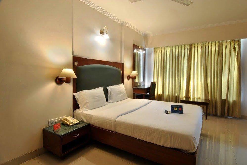 Fabhotel Lotus Koregaon Park Pune Exterior photo